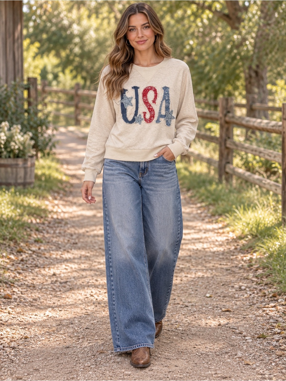 H118 NWT Easel L ptp27 USA Appliqué Crewneck Sweatshirt - Beige